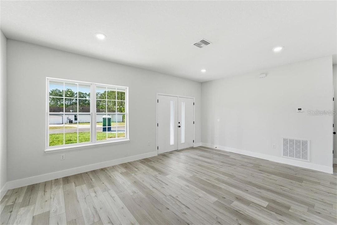 3286 CRANDON DRIVE — photo 33 of 36