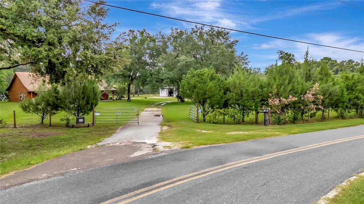 7427 REDWING ROAD — photo 40 of 49