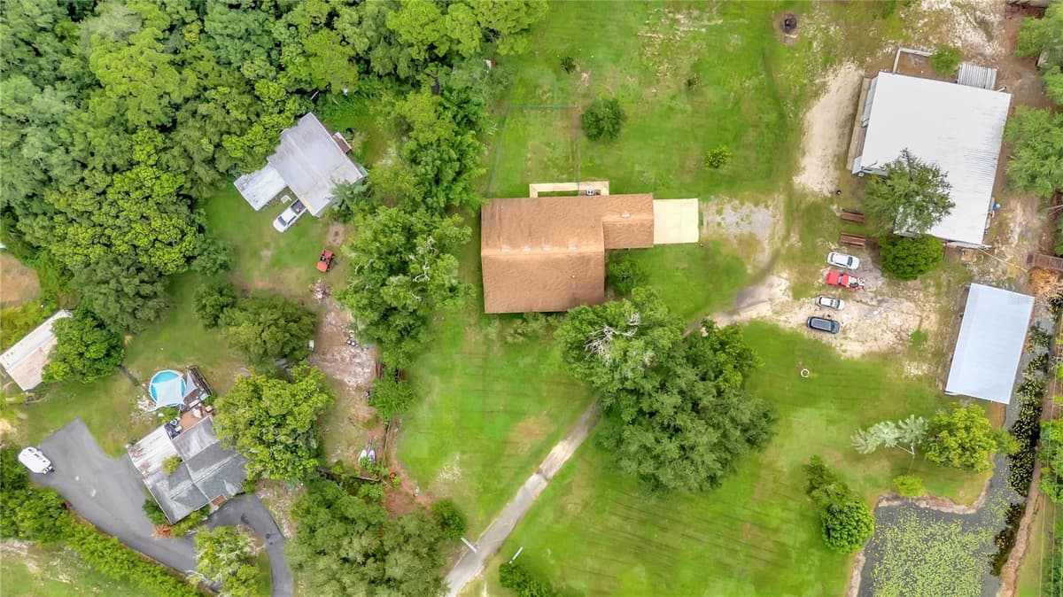 7427 REDWING ROAD — photo 39 of 49