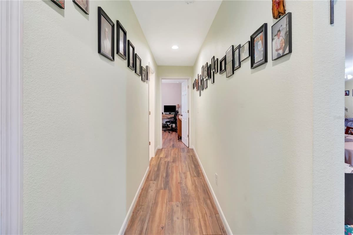 7427 REDWING ROAD — photo 19 of 49