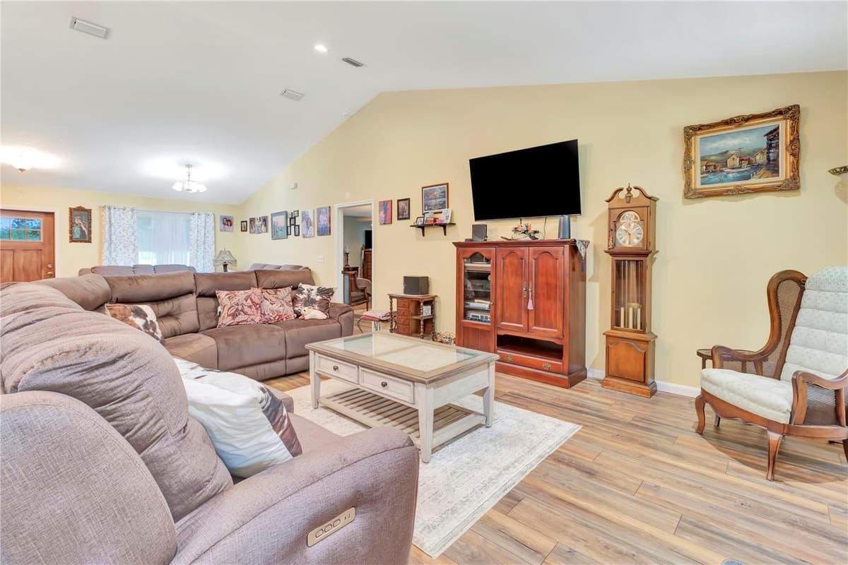 7427 REDWING ROAD — photo 8 of 49