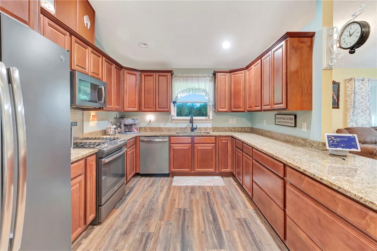 7427 REDWING ROAD — photo 9 of 49