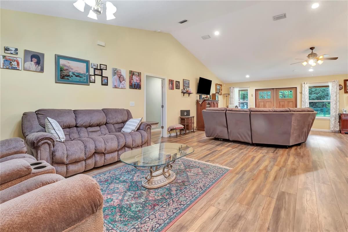 7427 REDWING ROAD — photo 14 of 49