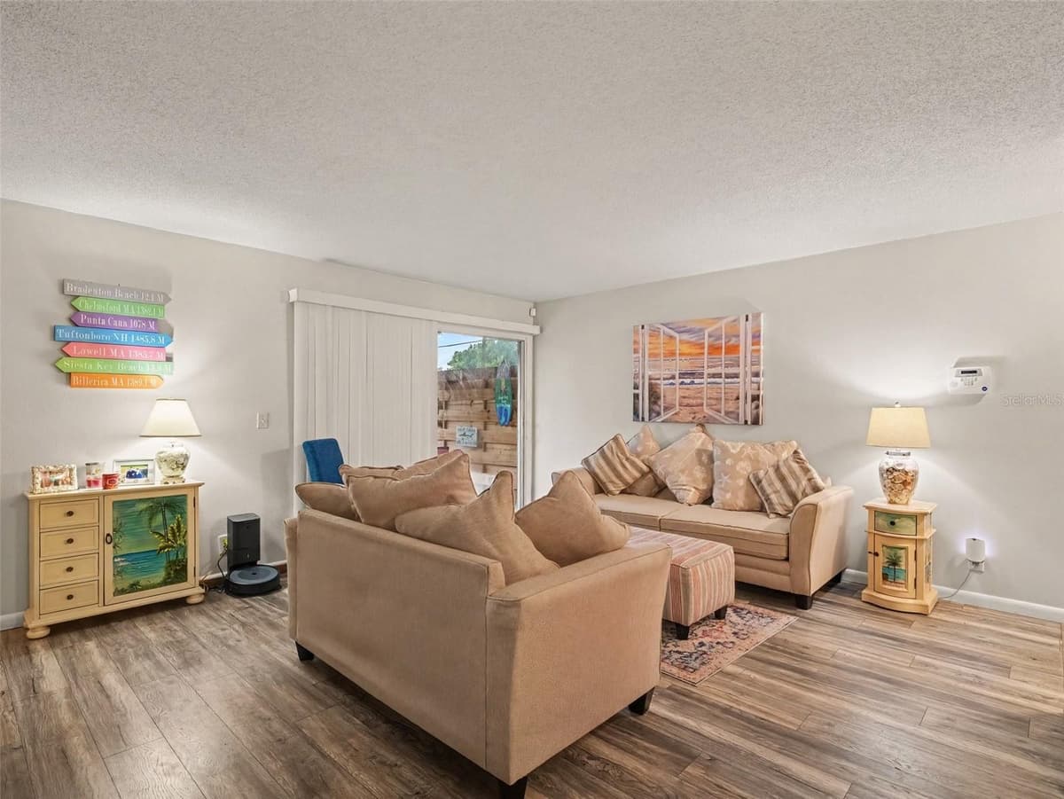 908 BYRON LANE — photo 31 of 37