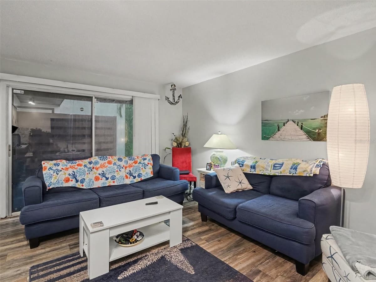 908 BYRON LANE — photo 10 of 37