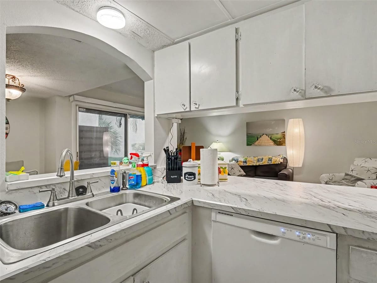 908 BYRON LANE — photo 14 of 37