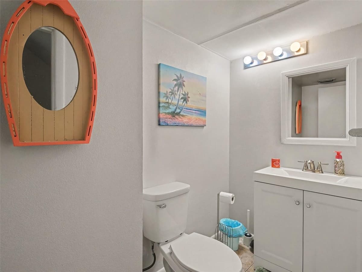 908 BYRON LANE — photo 15 of 37