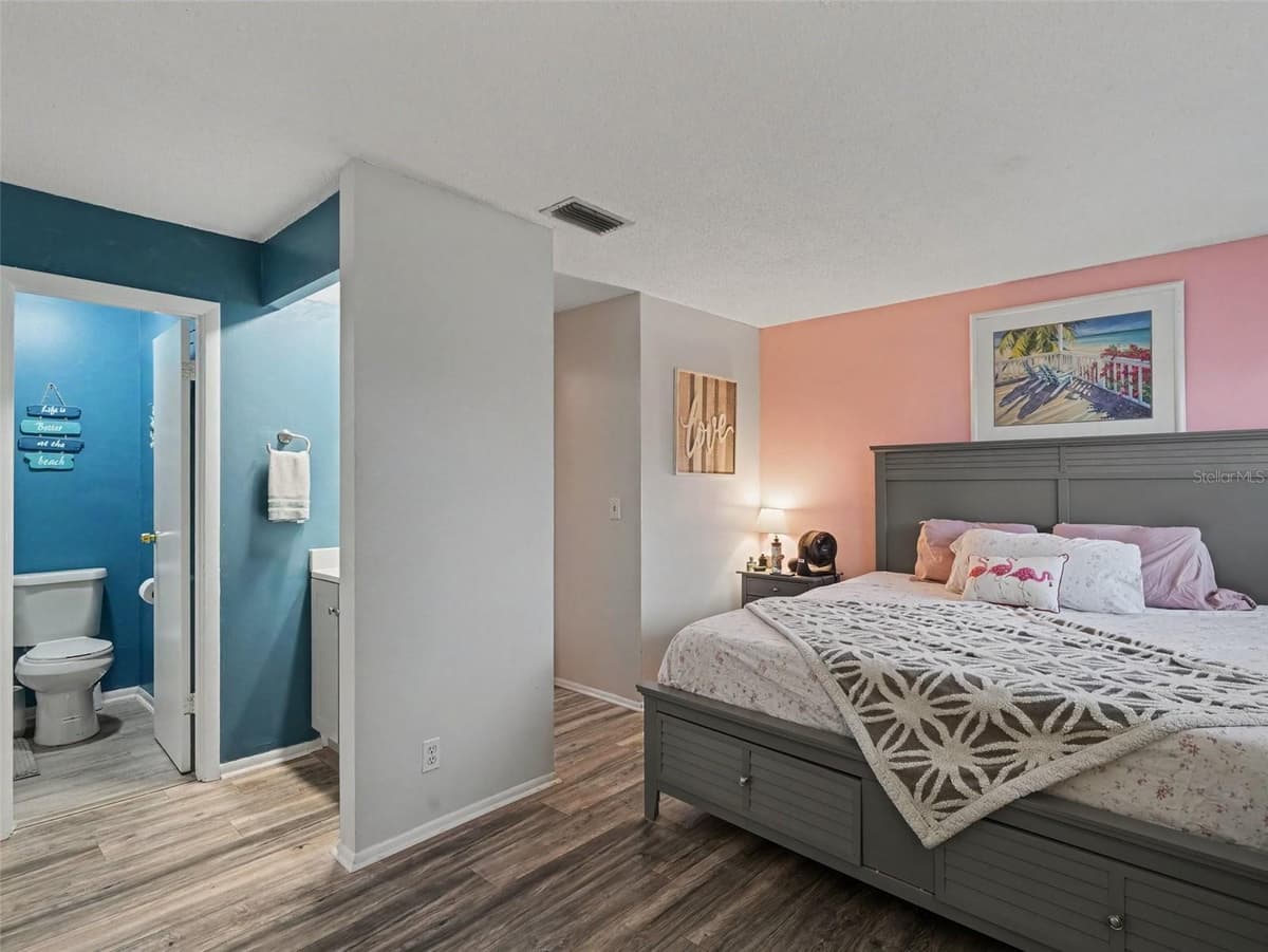 908 BYRON LANE — photo 17 of 37