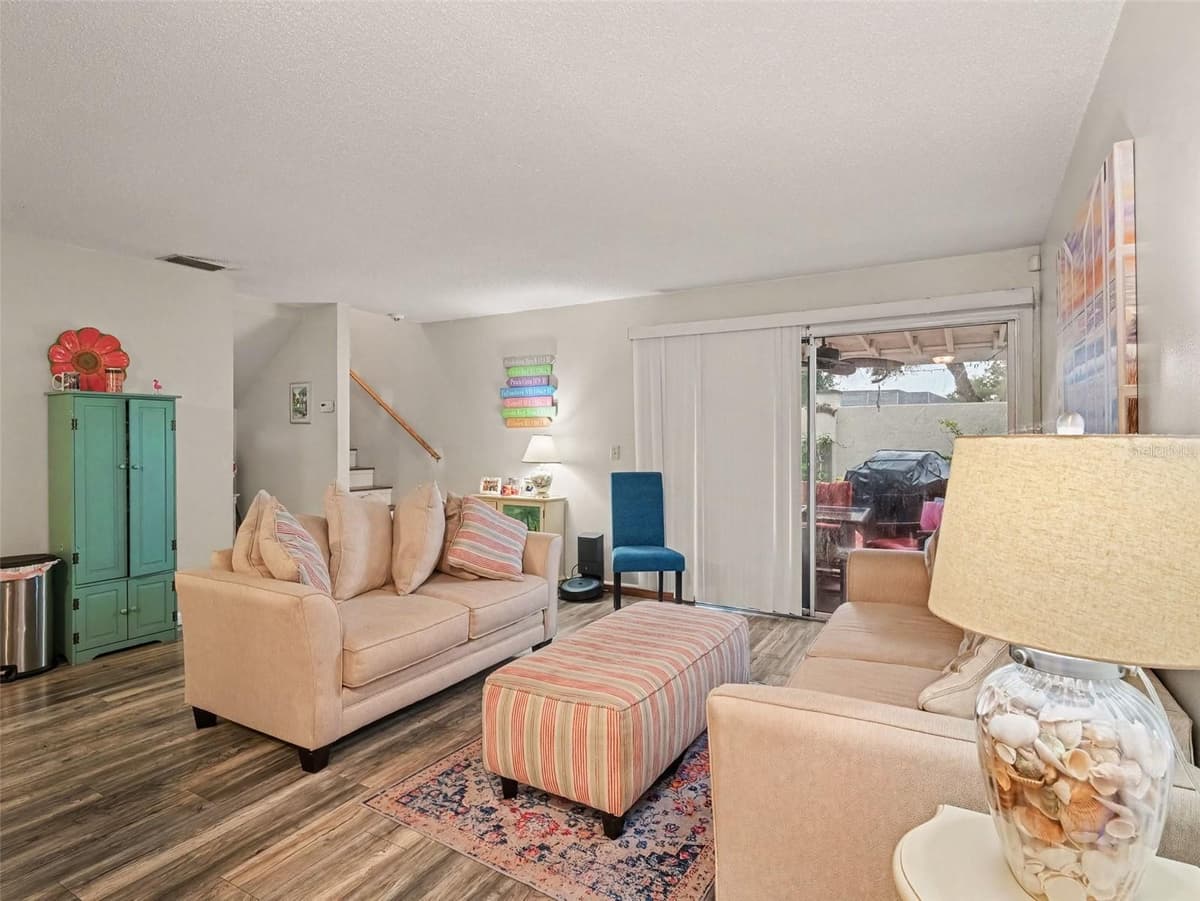 908 BYRON LANE — photo 6 of 37