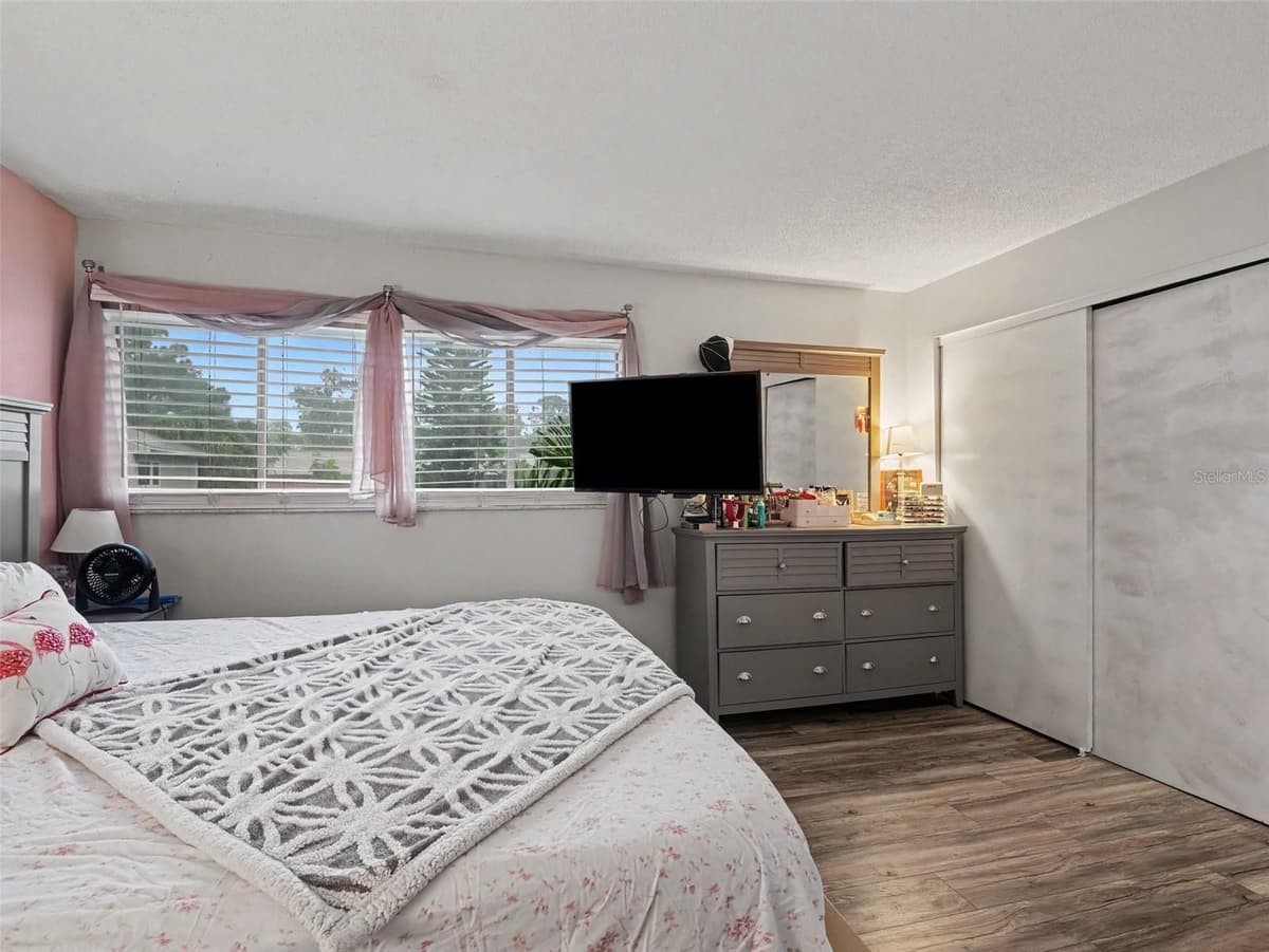 908 BYRON LANE — photo 16 of 37