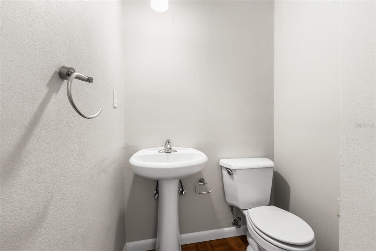 1636 51ST TERRACE — photo 31 of 47