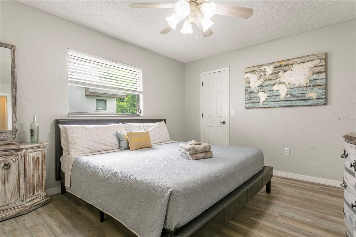 914 PLUM TREE LANE — photo 16 of 34