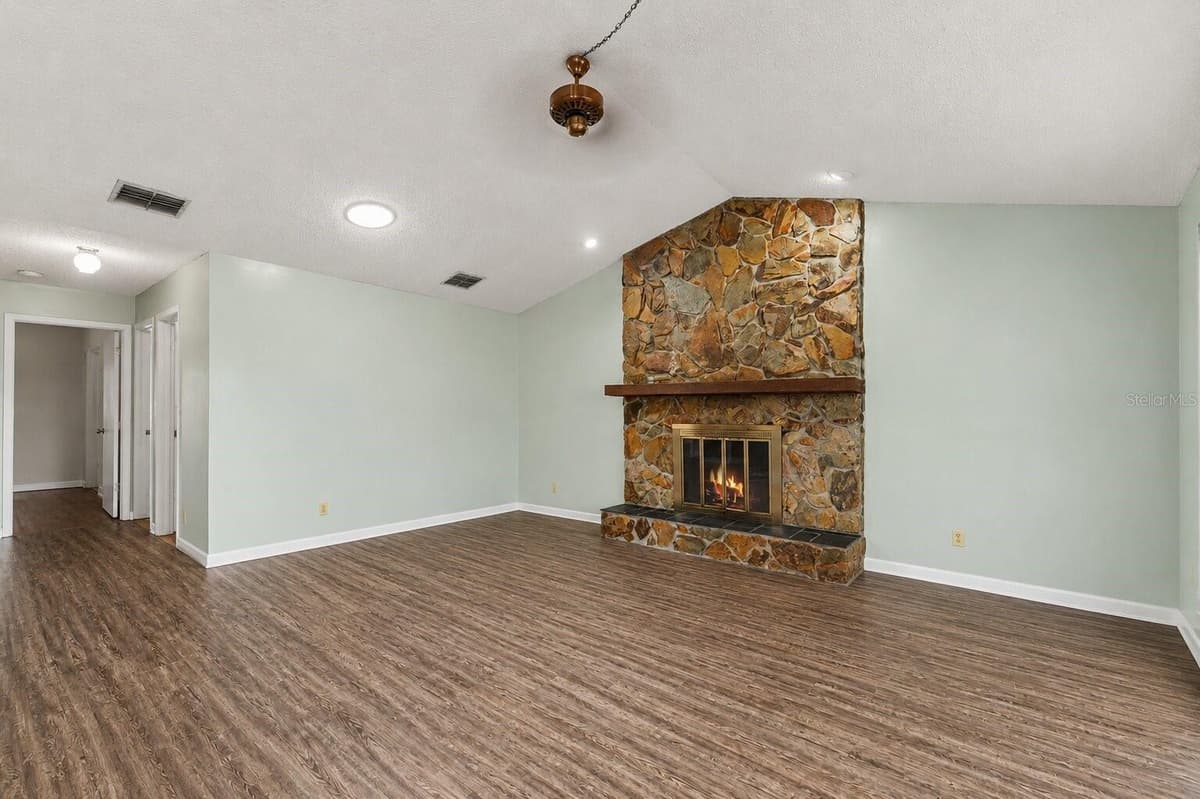 9074 HEATHER BOULEVARD — photo 2 of 5