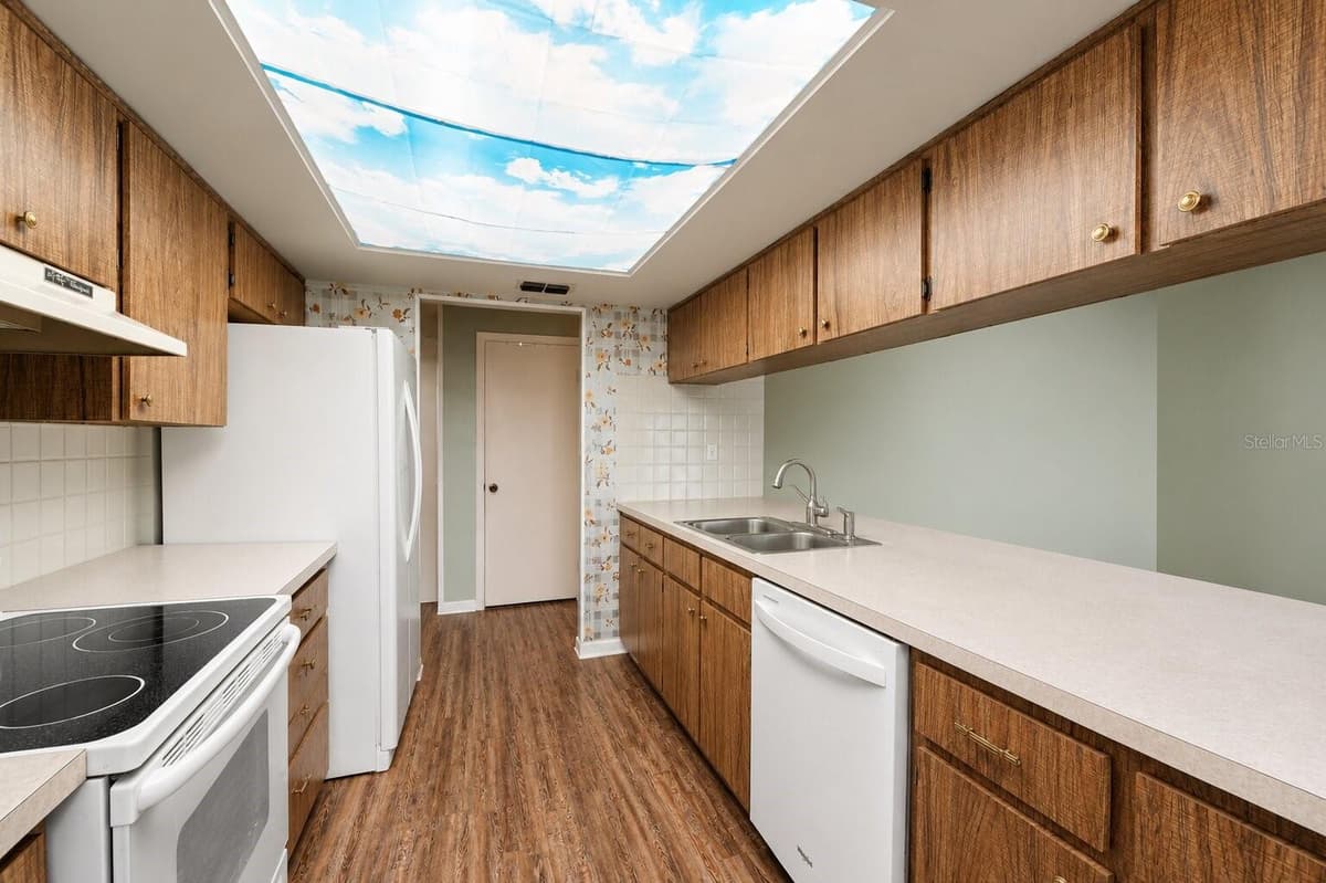 9074 HEATHER BOULEVARD — photo 3 of 5