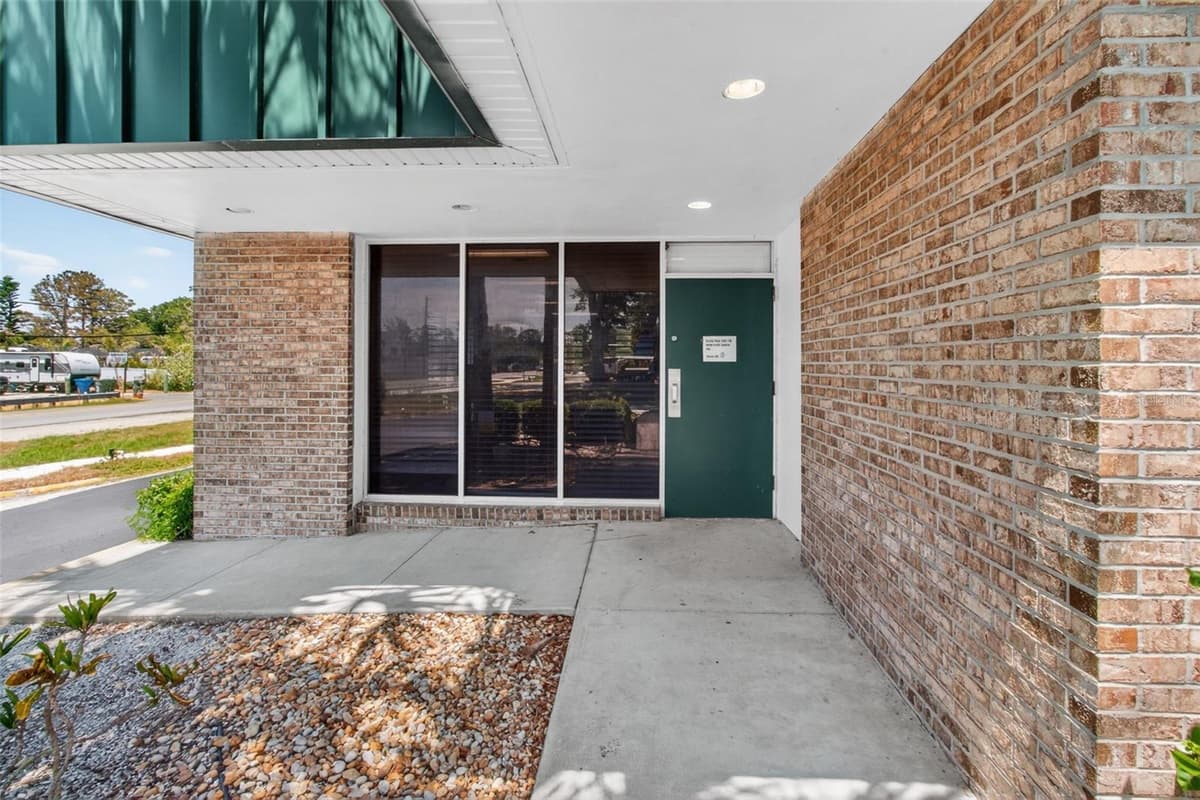 2039 INDIAN ROCKS ROAD — photo 12 of 34