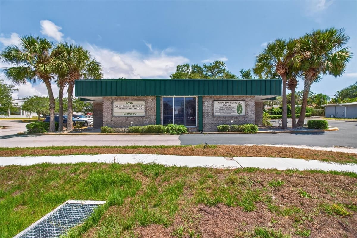 2039 INDIAN ROCKS ROAD — photo 11 of 34