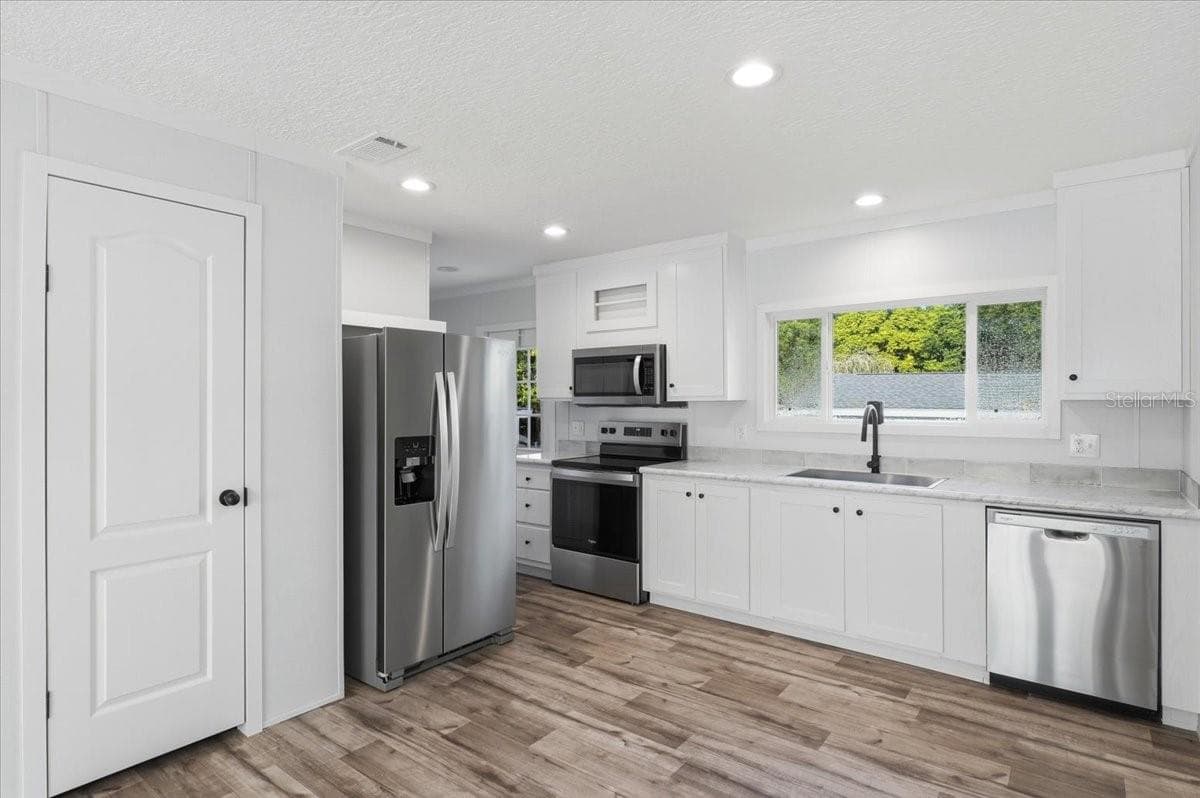 11421 RAMPART LANE — photo 3 of 38