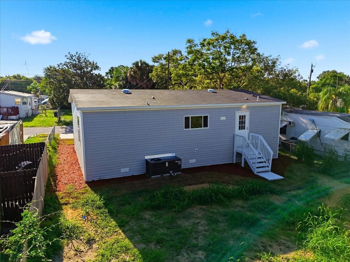 11421 RAMPART LANE — photo 13 of 38