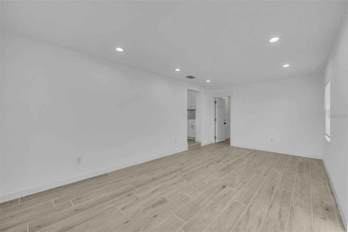 1224 HELEN STREET — photo 18 of 20