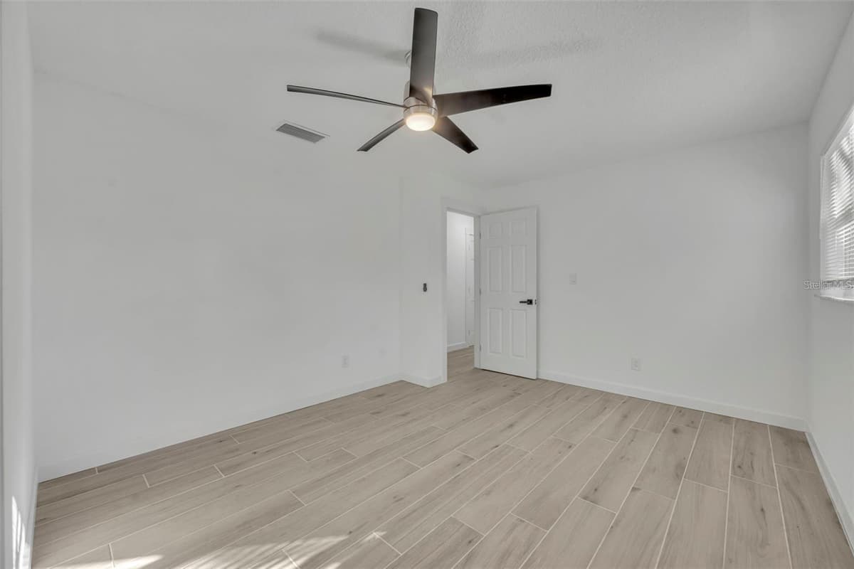 1224 HELEN STREET — photo 7 of 20