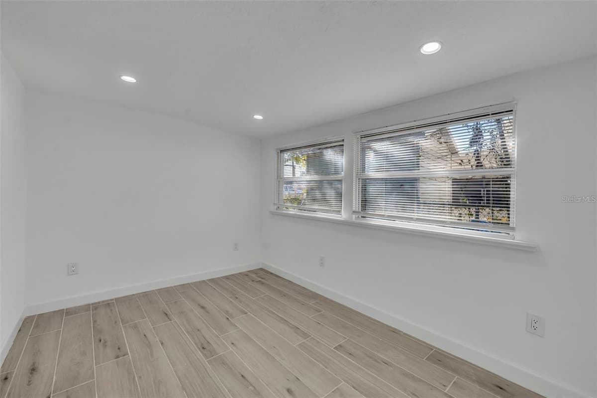 1224 HELEN STREET — photo 11 of 20