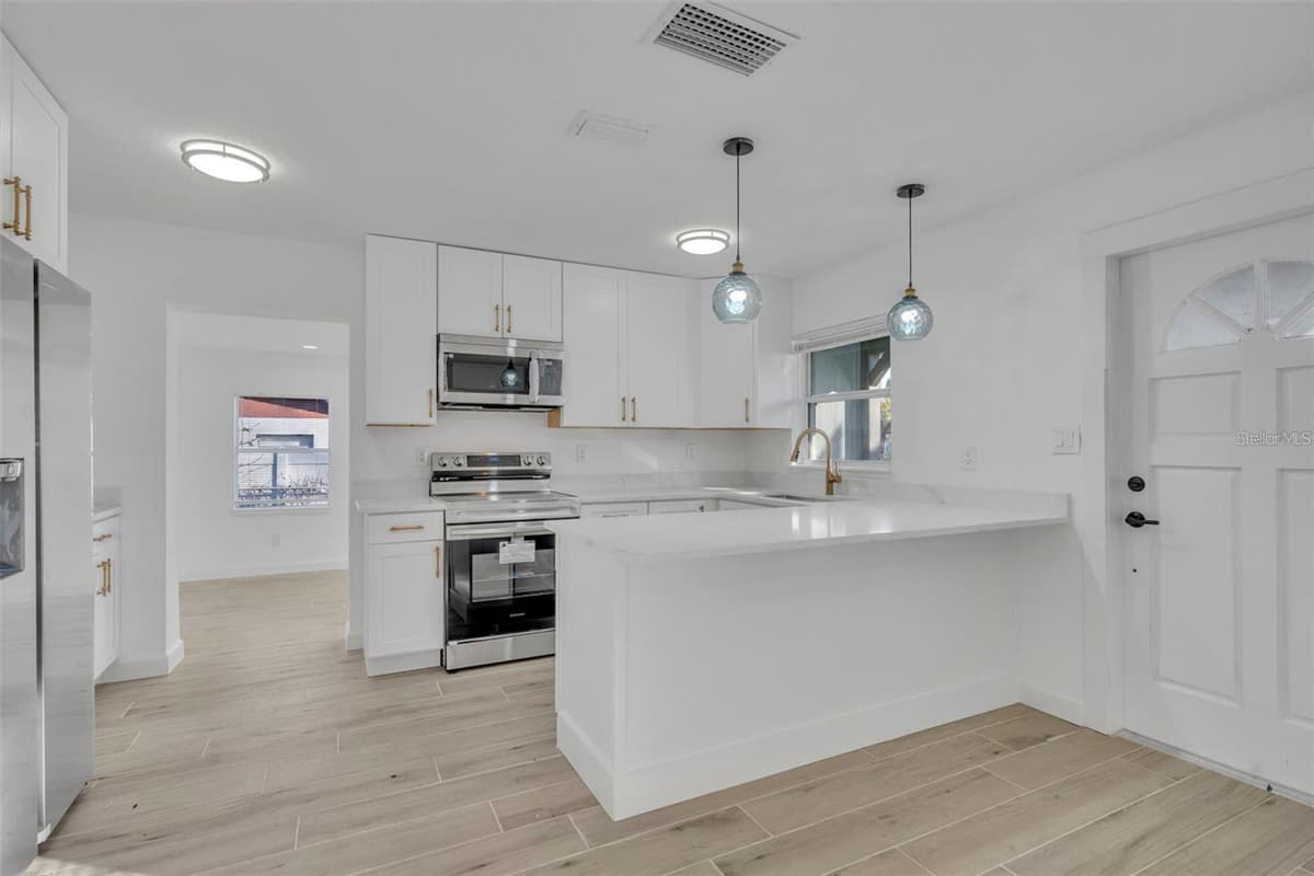 1224 HELEN STREET — photo 5 of 20