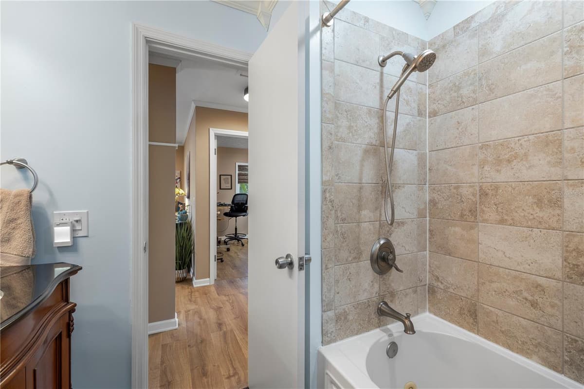 5154 33RD AVENUE — photo 38 of 61
