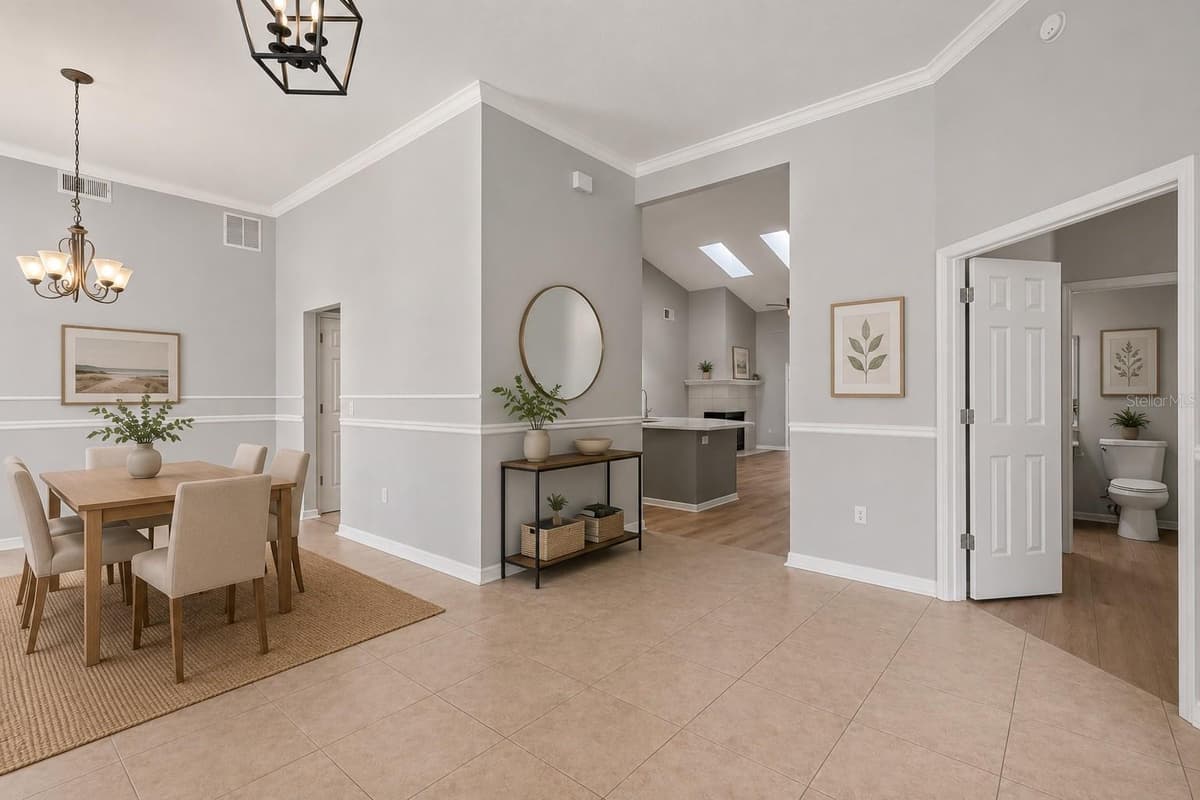 623 YORKSHIRE DRIVE — photo 3 of 34
