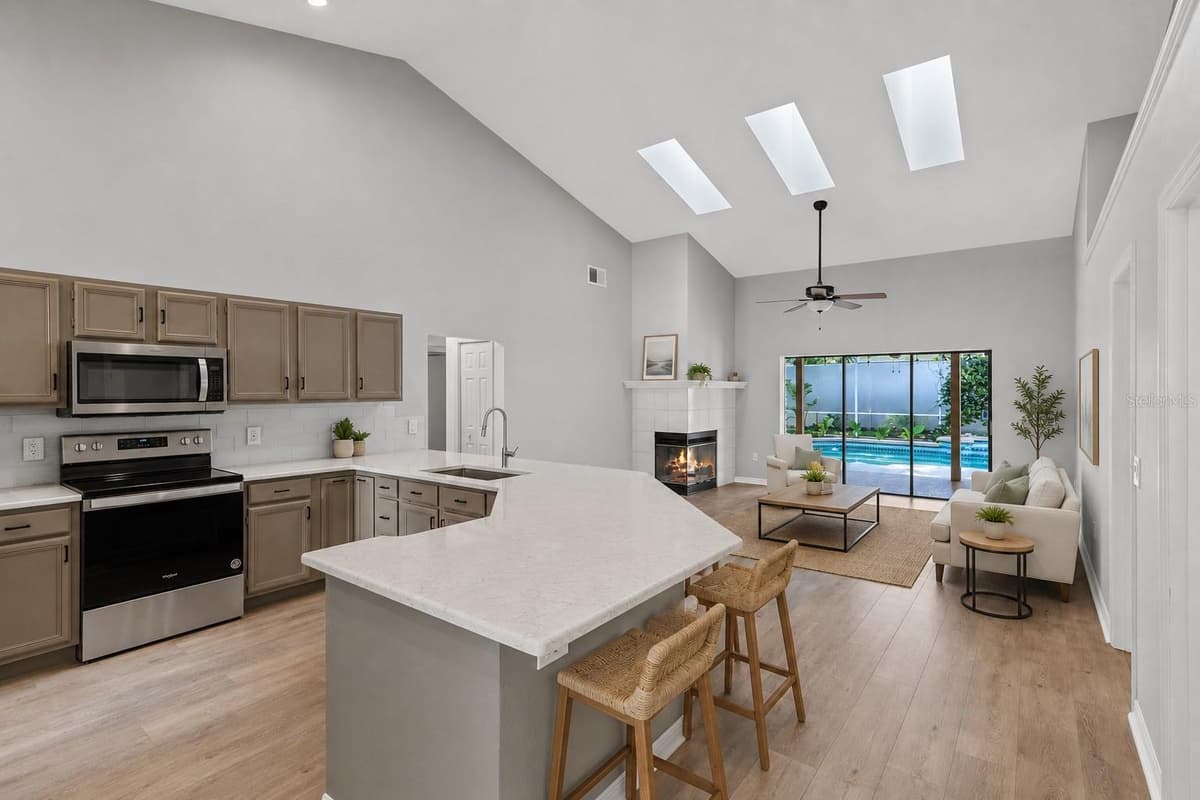 623 YORKSHIRE DRIVE — photo 6 of 34