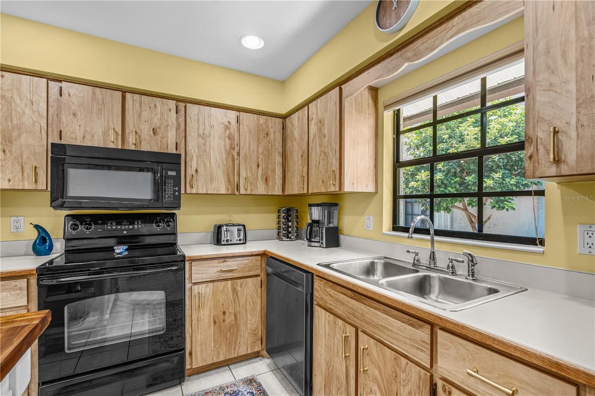 4523 NETTLE CREEK COURT — photo 14 of 42