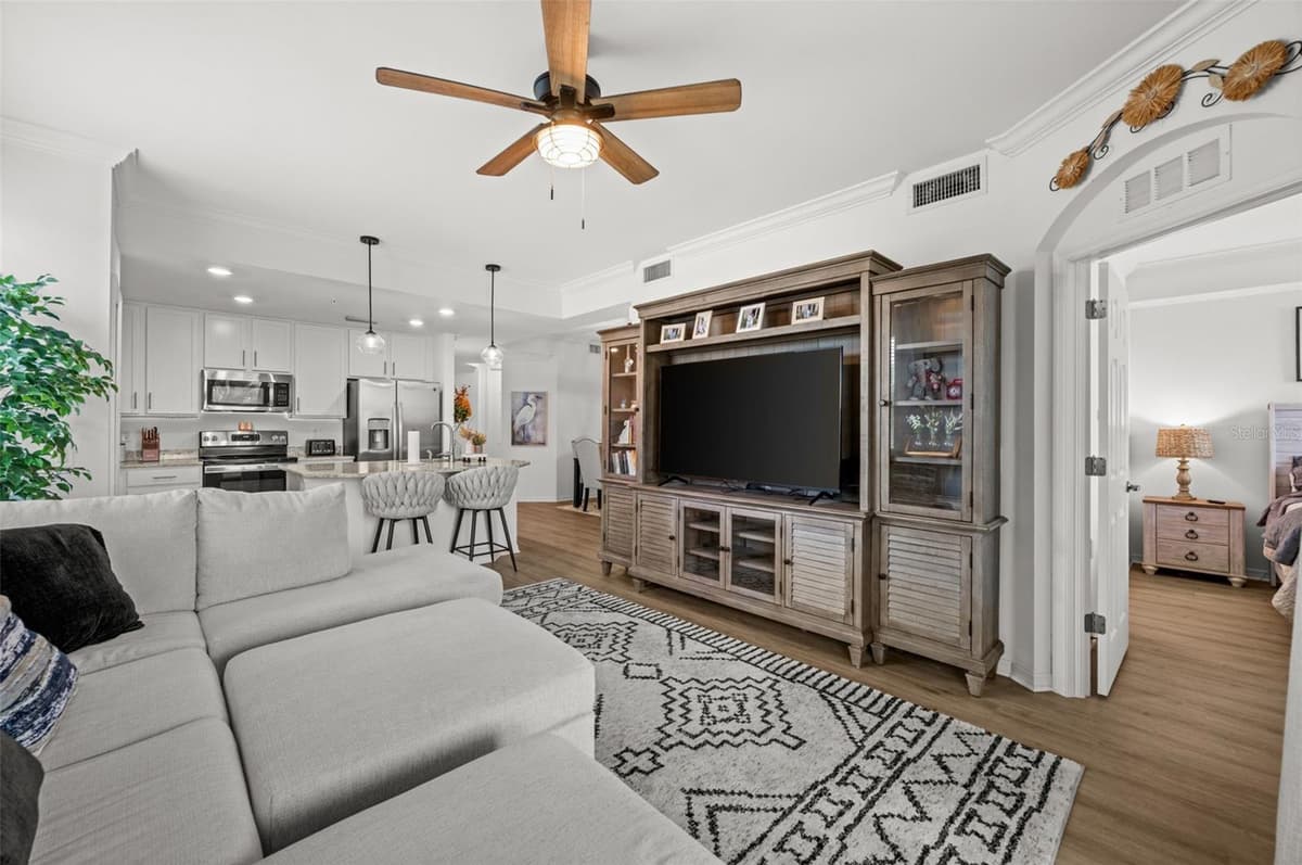 43030 GREENWAY BOULEVARD — photo 11 of 59