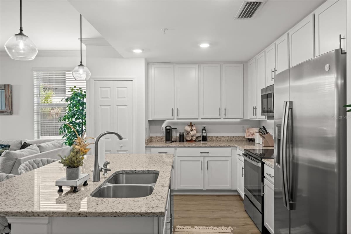 43030 GREENWAY BOULEVARD — photo 4 of 59