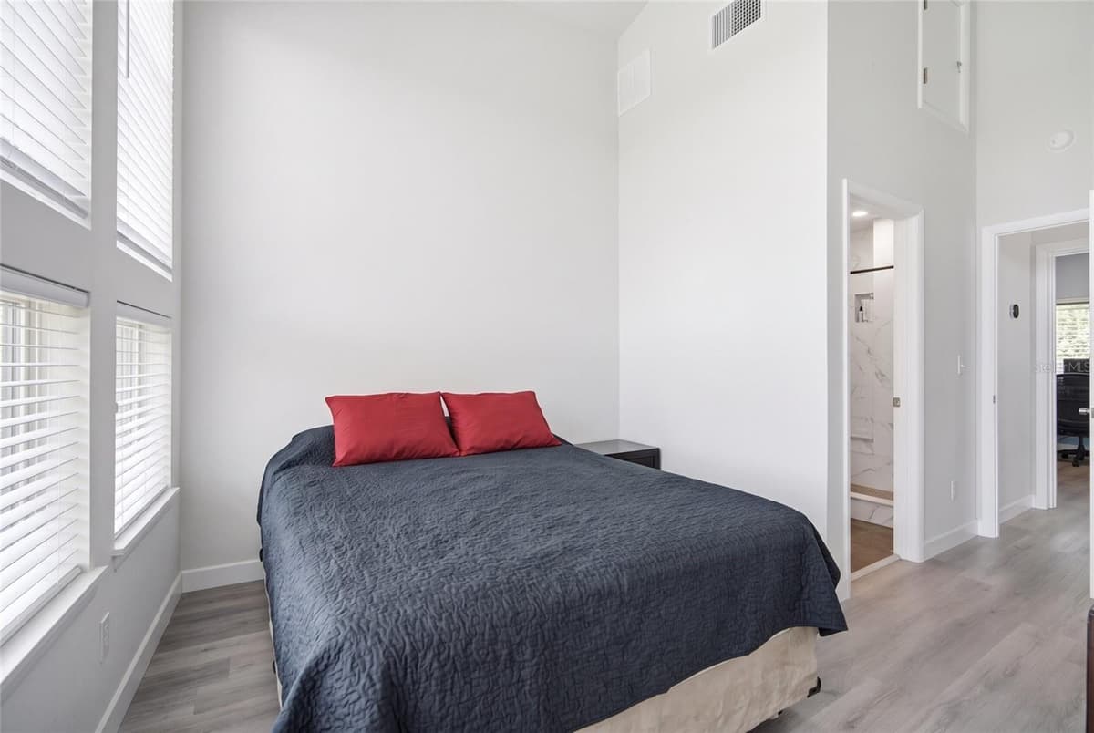 5729 75TH TERRACE — photo 8 of 17