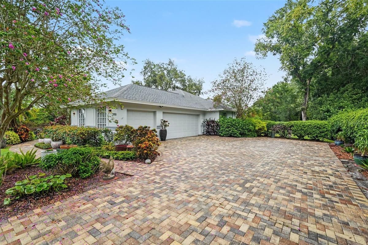 2950 ST ANDREWS BOULEVARD — photo 2 of 57