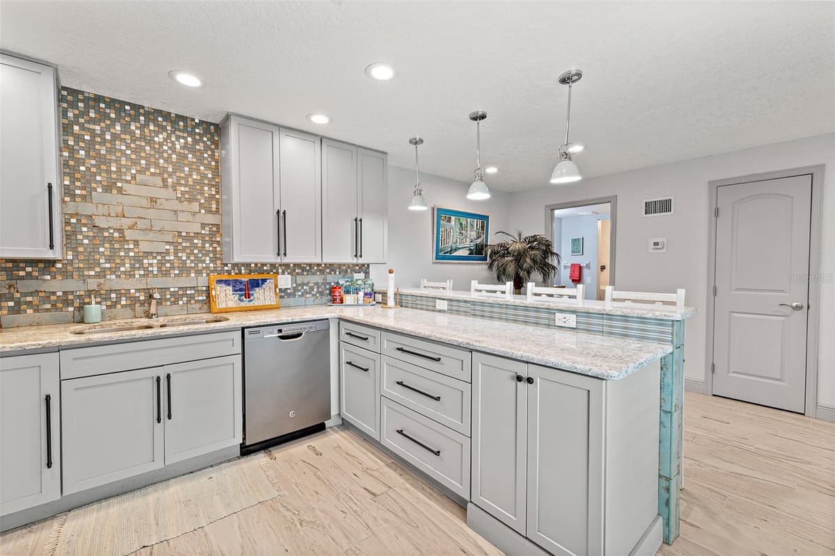 8767 LIVE OAK COURT — photo 9 of 41