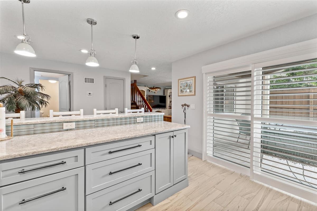 8767 LIVE OAK COURT — photo 11 of 41