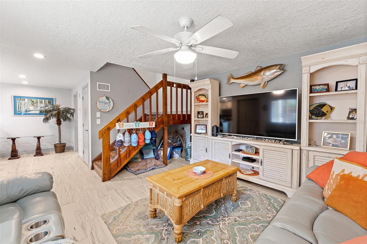 8767 LIVE OAK COURT — photo 4 of 41