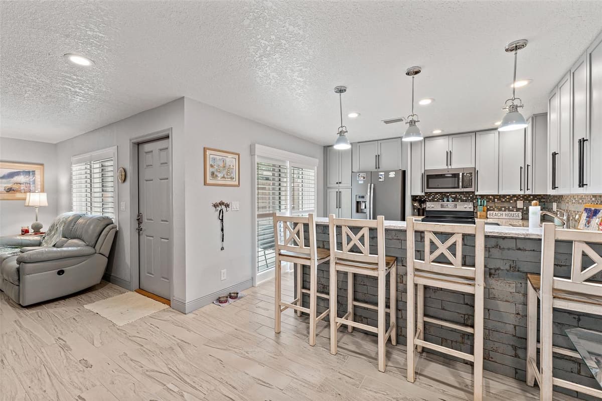 8767 LIVE OAK COURT — photo 10 of 41