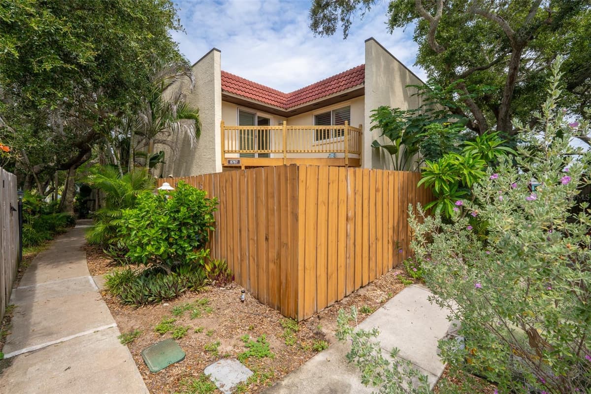 8767 LIVE OAK COURT — photo 1 of 41