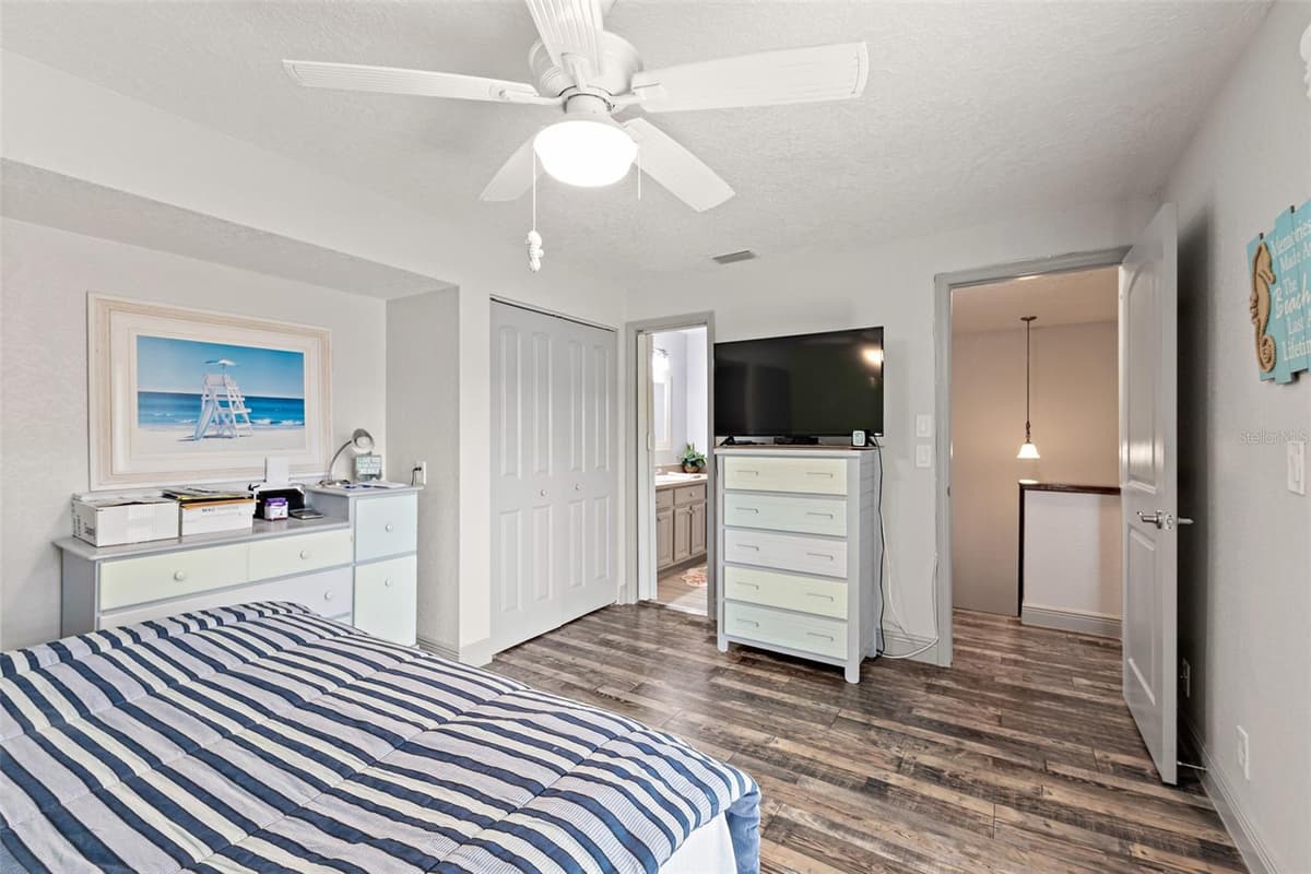 8767 LIVE OAK COURT — photo 16 of 41