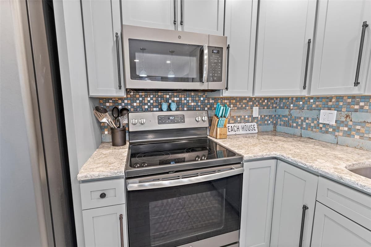 8767 LIVE OAK COURT — photo 6 of 41