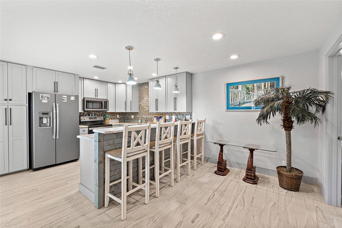 8767 LIVE OAK COURT — photo 5 of 41