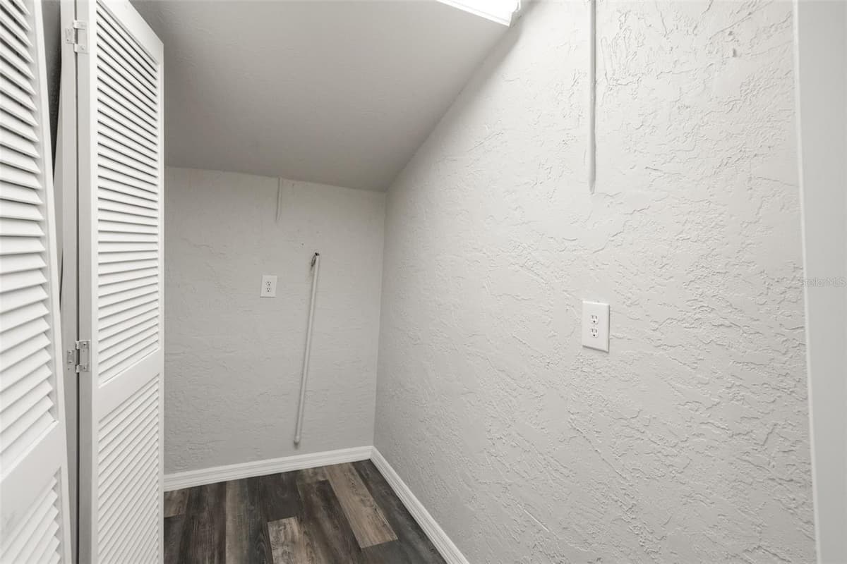 7231 RIVER COUNTRY DRIVE — photo 37 of 95