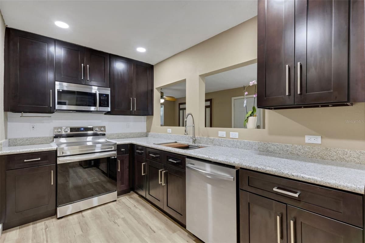 3341 CROTON TERRACE — photo 12 of 47