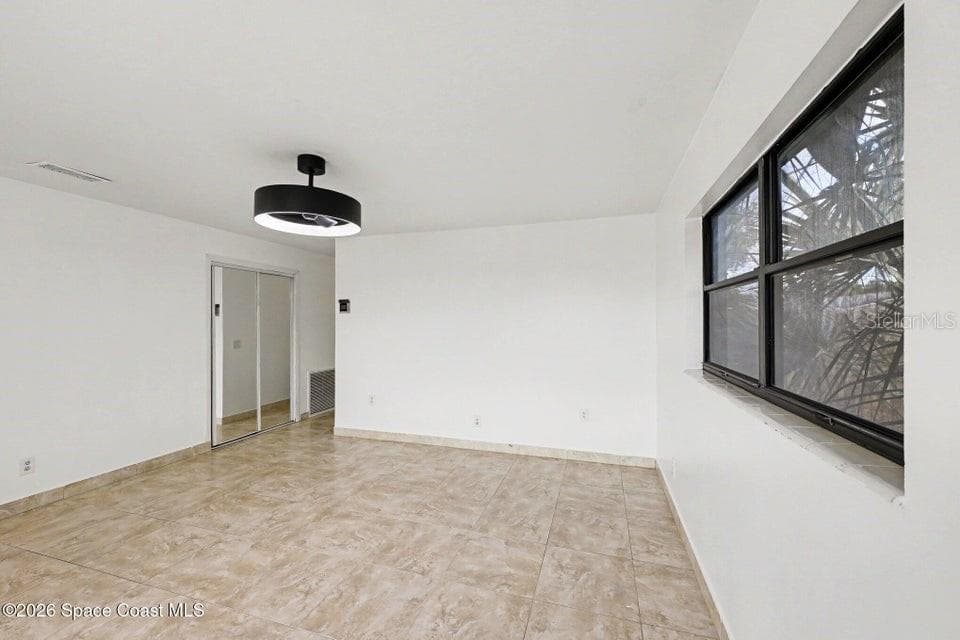 2292 LAKEVIEW DRIVE — photo 2 of 17
