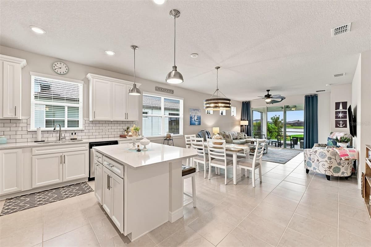 10208 COASTAL SHORES DRIVE — photo 16 of 79