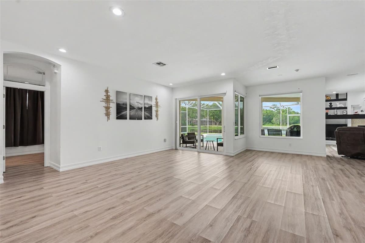 12507 ROYAL DUBLIN AVENUE — photo 6 of 47