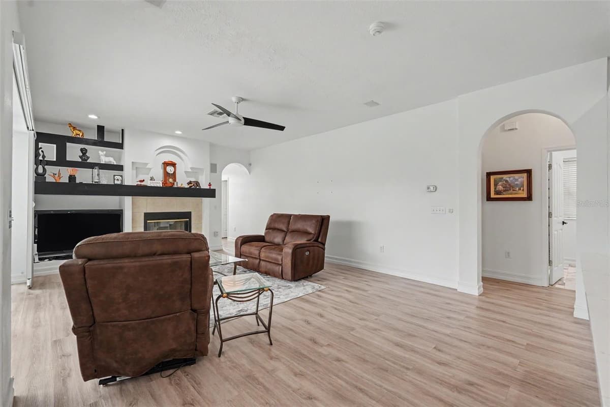 12507 ROYAL DUBLIN AVENUE — photo 17 of 47