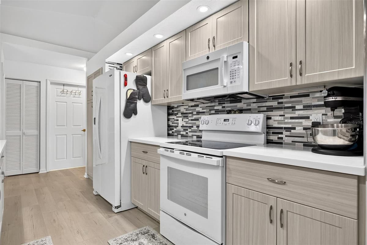 167 ALLWORTHY STREET — photo 11 of 46