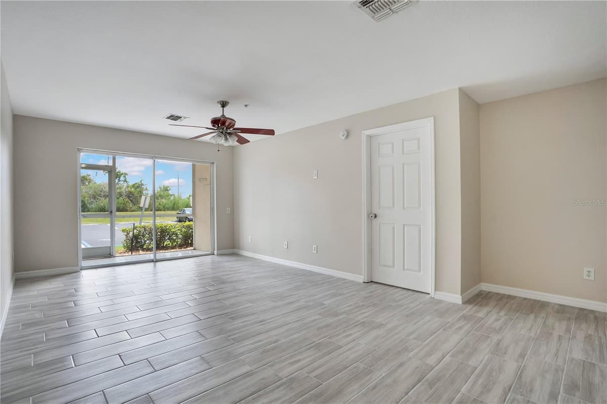 3960 SOUTHPOINTE DRIVE — photo 10 of 36
